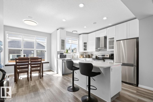 Kitchen - 424 Simmonds Wy, Leduc, AB T9E0E6 Photo 3