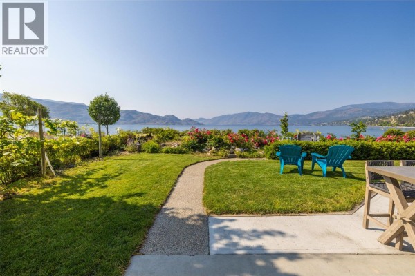 Full bathroom - 4244 Beach Avenue, Peachland, BC V0H1X6 Photo 5