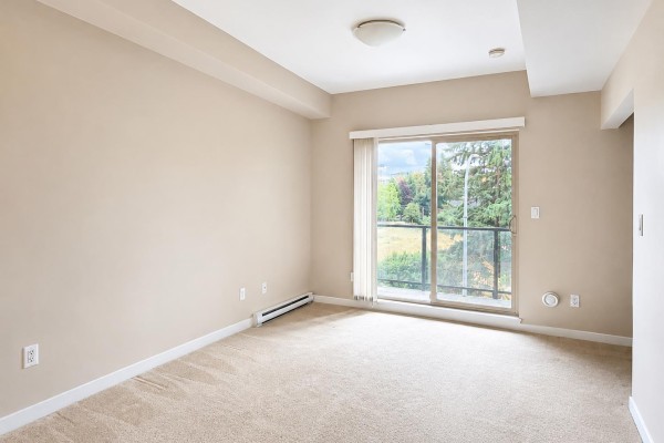 425 13789 107a Avenue, Surrey, BC V3T0B8 Photo 4