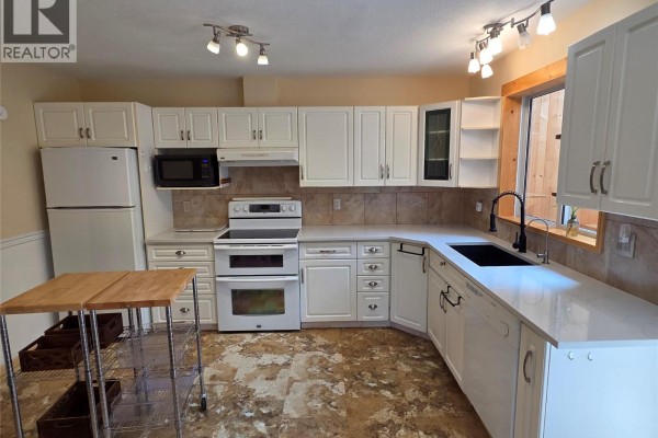 Recreation room - 425 3rd Avenue, Keremeos, BC V0X1N2 Photo 5