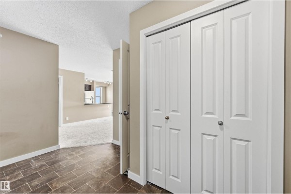 Kitchen - #425 5816 Mullen Pl Nw, Edmonton, AB T6R0W3 Photo 3
