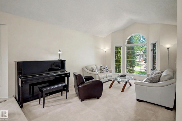 Family room - 425 Buchanan Rd Nw, Edmonton, AB T6R2A5 Photo 4