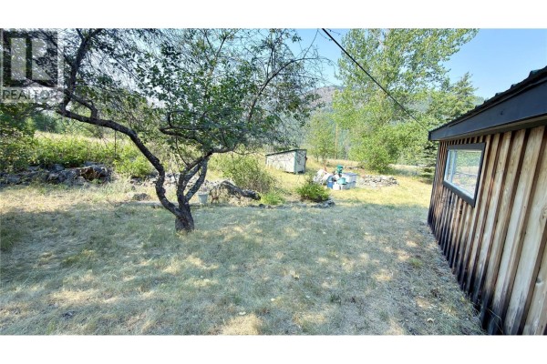 Living room - 425 Everette Avenue, Greenwood, BC V0H1J0 Photo 4