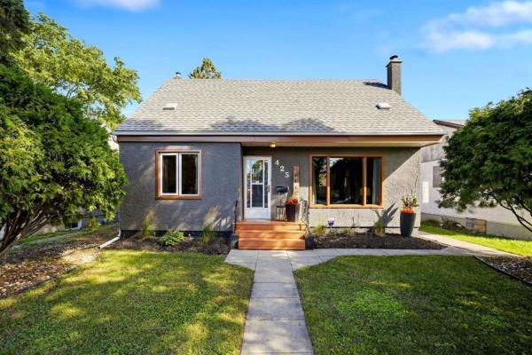 425 St Anthony Avenue, Winnipeg