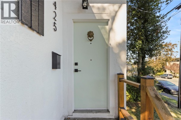 425 Stewart Ave, Nanaimo, BC, photo 3
