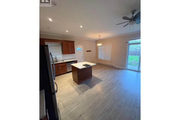 Kitchen - 425 Taylor Road, Kelowna, BC V1X4G3 Photo 2