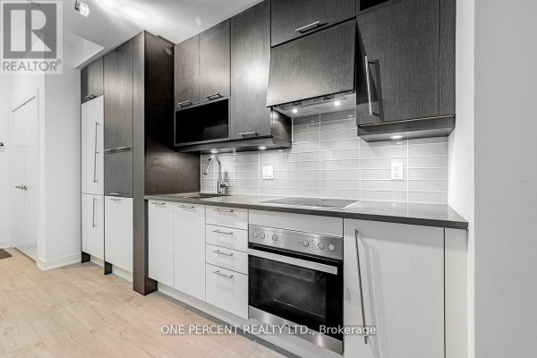 Bedroom - 426 - 30 Nelson Street, Toronto, ON M5V0H5 Photo 4