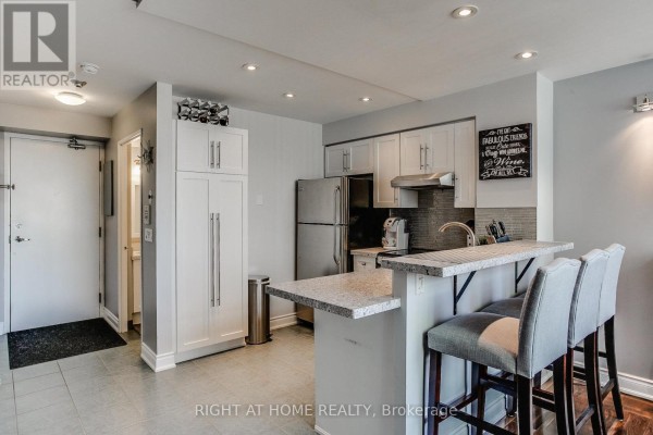 Bedroom - 426 - 300 Manitoba Street, Toronto, ON M8Y4G6 Photo 4