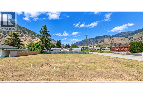 426 10th Avenue, Keremeos