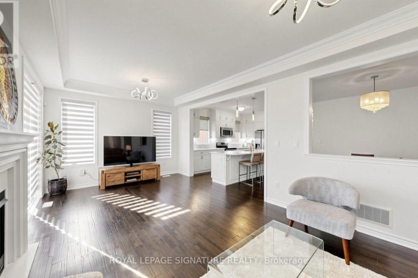 Living room - 426 Clarkson Gate, Milton, ON L9E0B7 Photo 5
