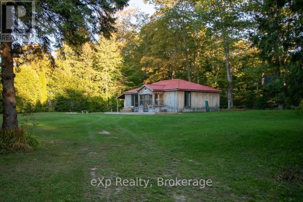 Living room - 426 Huron Road, South Bruce Peninsula, ON N0H2T0 Photo 4