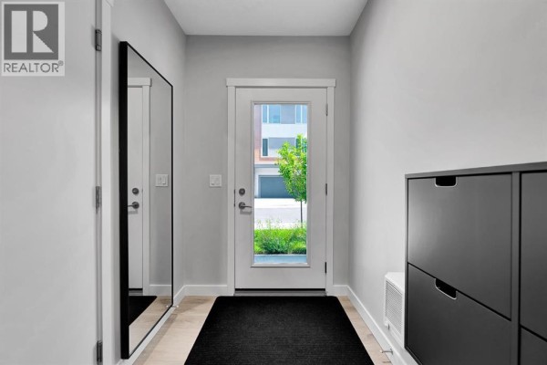 426 Shawnee Square Sw, Calgary, AB, photo 3