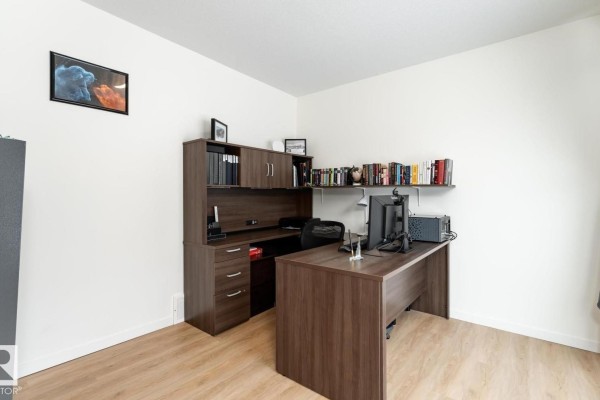 427 39 St Sw, Edmonton, AB, photo 3