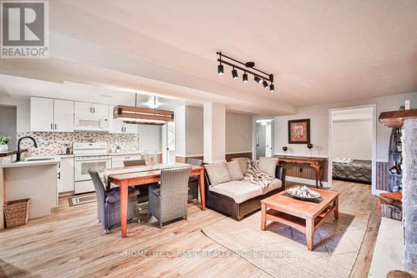 427 Crossland Gate, Newmarket, ON L3X1B9 Photo 4