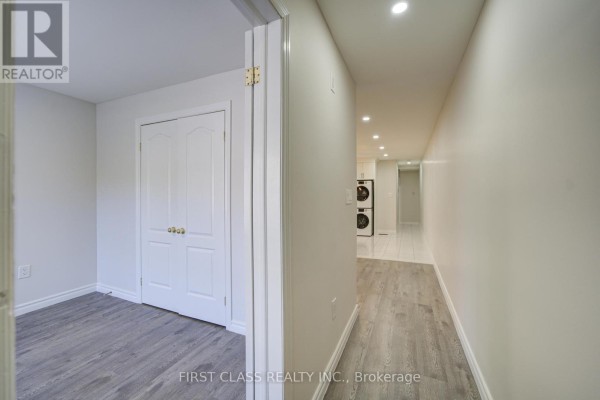 427 Leslie Street, Toronto, ON M4M3E3 Photo 4