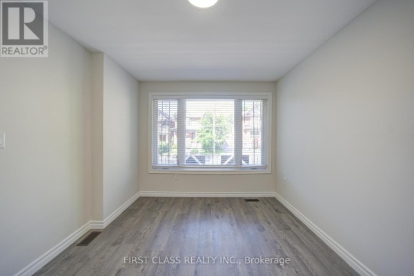427 Leslie Street, Toronto, ON M4M3E3 Photo 5