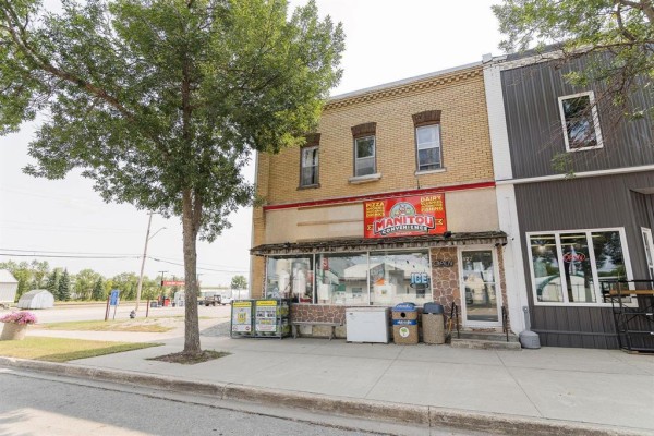427 Main Street, Manitou, MB R0G1G0 Photo 3