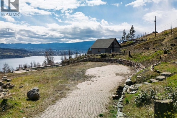 427 Rose Valley Road, West Kelowna, BC V1Z3T7 Photo 4