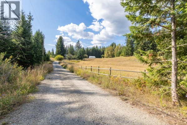 4270 10 Avenue Se, Salmon Arm, BC, photo 2