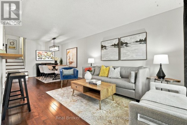 Living room - 427a Dayna Crescent, Waterloo, ON N2K3K7 Photo 5