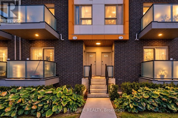 Kitchen - 429 - 2789 Eglinton Avenue E, Toronto, ON M1J0B2 Photo 2