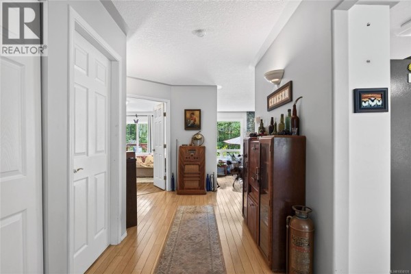 Ensuite - 429 Howes Rd, Sayward, BC V0P1R0 Photo 5