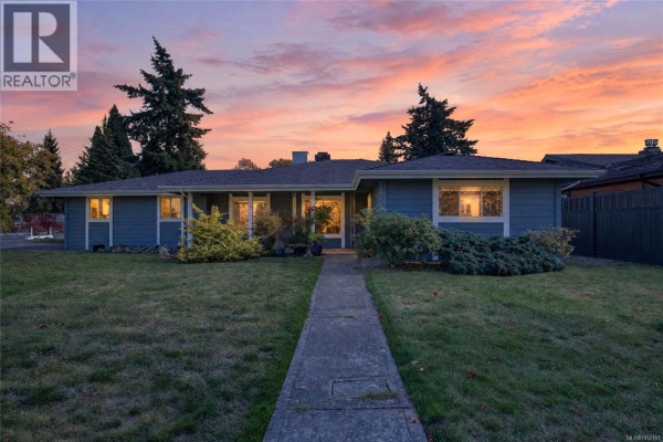 4291 Burbank Cres, Saanich, BC, photo 2