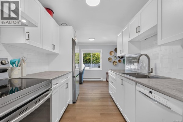 Ensuite - 4291 Burbank Cres, Saanich, BC V8Z6T4 Photo 4