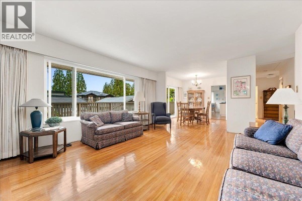4295 Nottingham Road, North Vancouver, BC V7K2N3 Photo 3