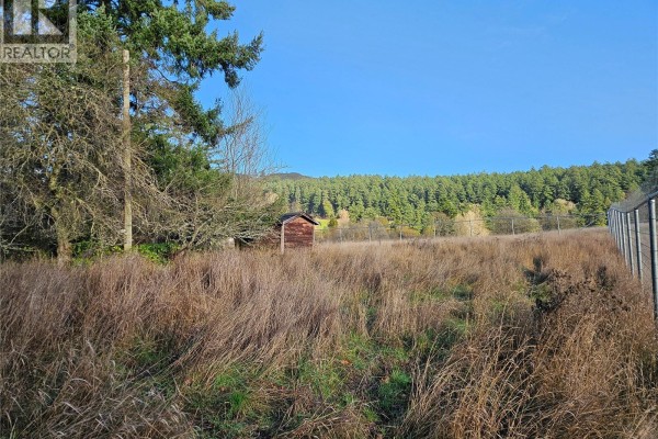 4299 Blenkinsop Rd, Saanich, BC V8X2C3 Photo 4