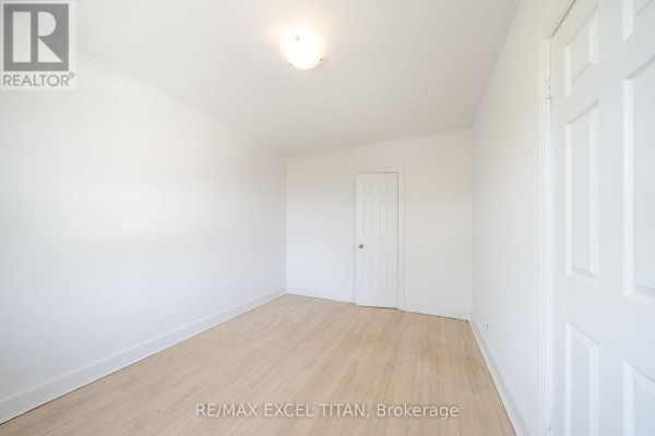 43 - 1 Mallory Gardens, Toronto, ON M4V2A6 Photo 4