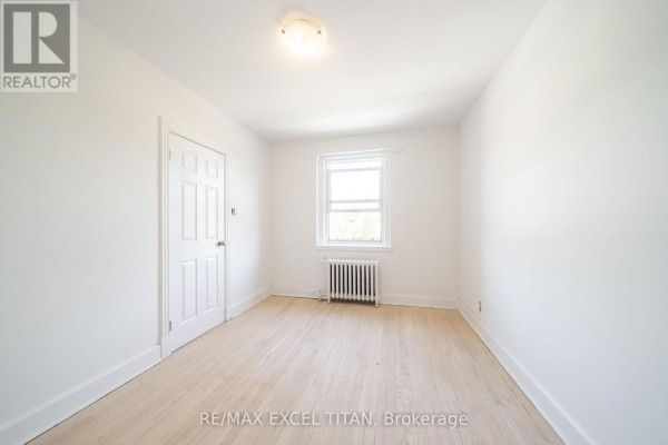 43 - 1 Mallory Gardens, Toronto, ON M4V2A6 Photo 5