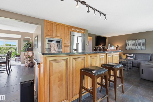 Family room - #43 27507 Twp Road 544, Rural Sturgeon County, AB T8R2B5 Photo 4
