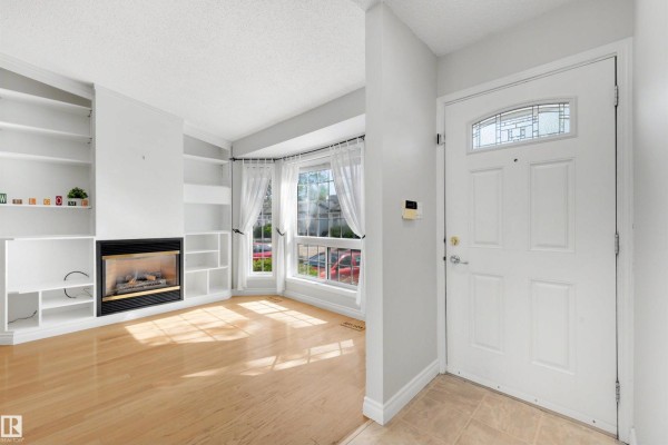 Family room - #43 3311 58 St Nw, Edmonton, AB T6L6X3 Photo 3