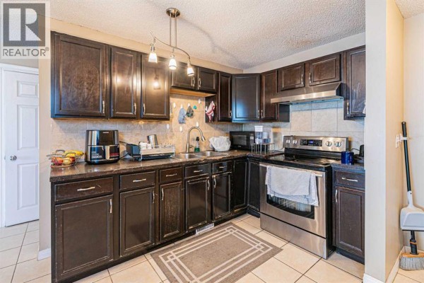 4pc Bathroom - 43 Abbercove Road Se, Calgary, AB T2A6Z1 Photo 5