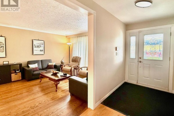 Kitchen - 43 Appian Drive, Toronto, ON M2J2P8 Photo 4
