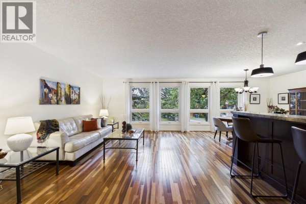 Dining room - 43 Beaconsfield Rise Nw, Calgary, AB T3K1X3 Photo 3