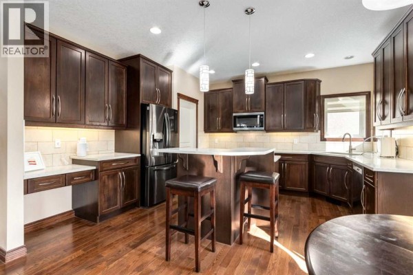 Foyer - 43 Cougar Plateau Circle Sw, Calgary, AB T3H5S6 Photo 4