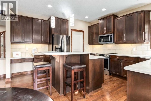 Kitchen - 43 Cougar Plateau Circle Sw, Calgary, AB T3H5S6 Photo 5