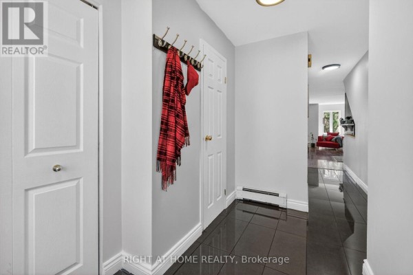 Dining room - 43 Crispin Private, Ottawa, ON K1K2T7 Photo 4