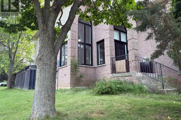 43 Falconridge Drive, Hamilton, ON L9B2P3 Photo 4