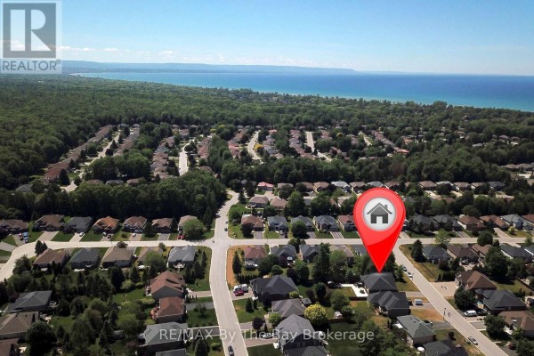 Bedroom 3 - 43 Fawndale Crescent, Wasaga Beach, ON L9Z2N2 Photo 2