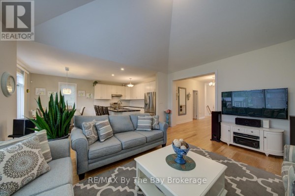 Living room - 43 Fawndale Crescent, Wasaga Beach, ON L9Z2N2 Photo 5