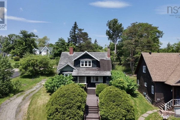 Dining nook - 43 Grant Street, Baddeck, NS B0E1B0 Photo 4