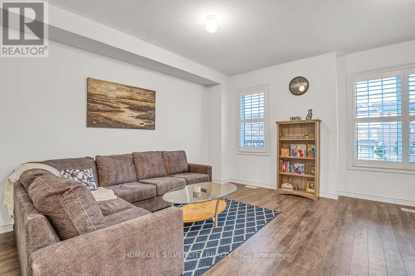 43 Honey Crisp Lane, Clarington, ON L1C7H7 Photo 4