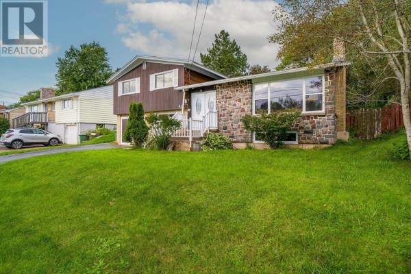 Living room - 43 Lynn Drive, Dartmouth, NS B2Y3V8 Photo 2