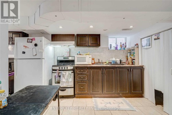 43 Marlee Avenue, Toronto, ON M6E3B1 Photo 2