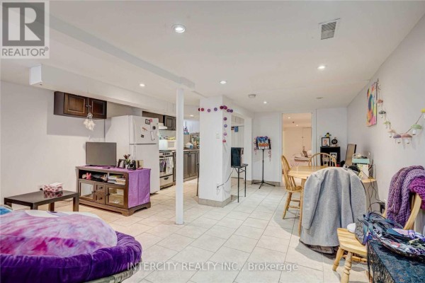 43 Marlee Avenue, Toronto, ON M6E3B1 Photo 3