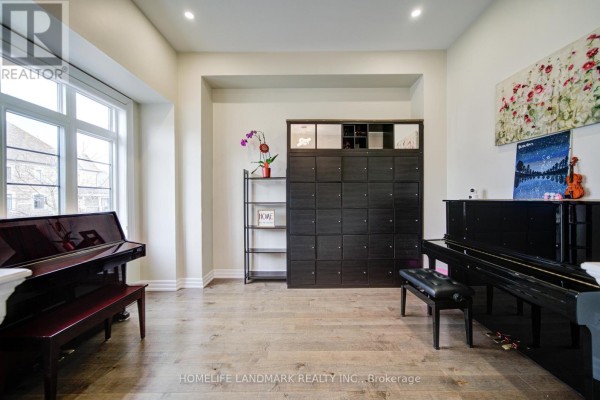 Dining room - 43 Mike Boshevski Court, Aurora, ON L4G3G7 Photo 5