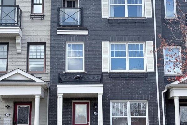43 Milt Storey Lane, Whitchurch Stouffville, ON L4A1Y6 Photo 2